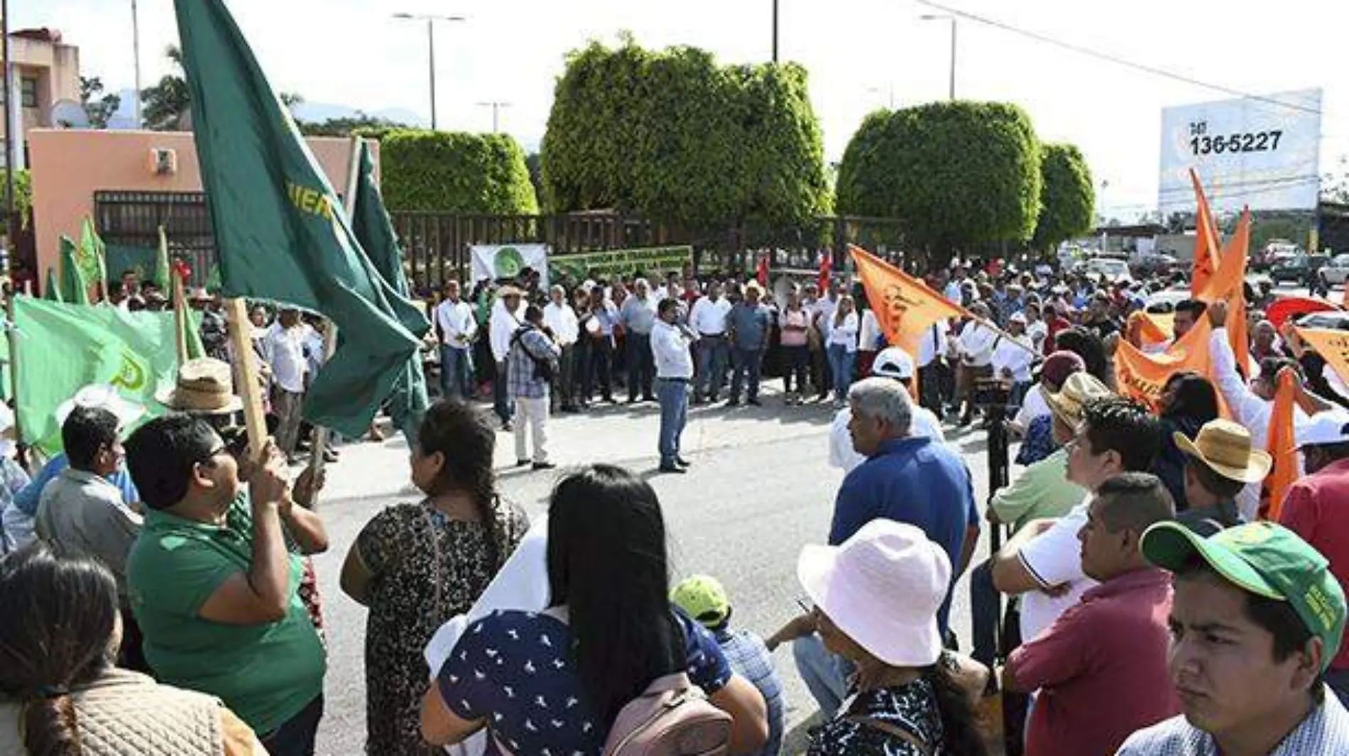 Chilpancingo - Toman instalaciones del Congreso